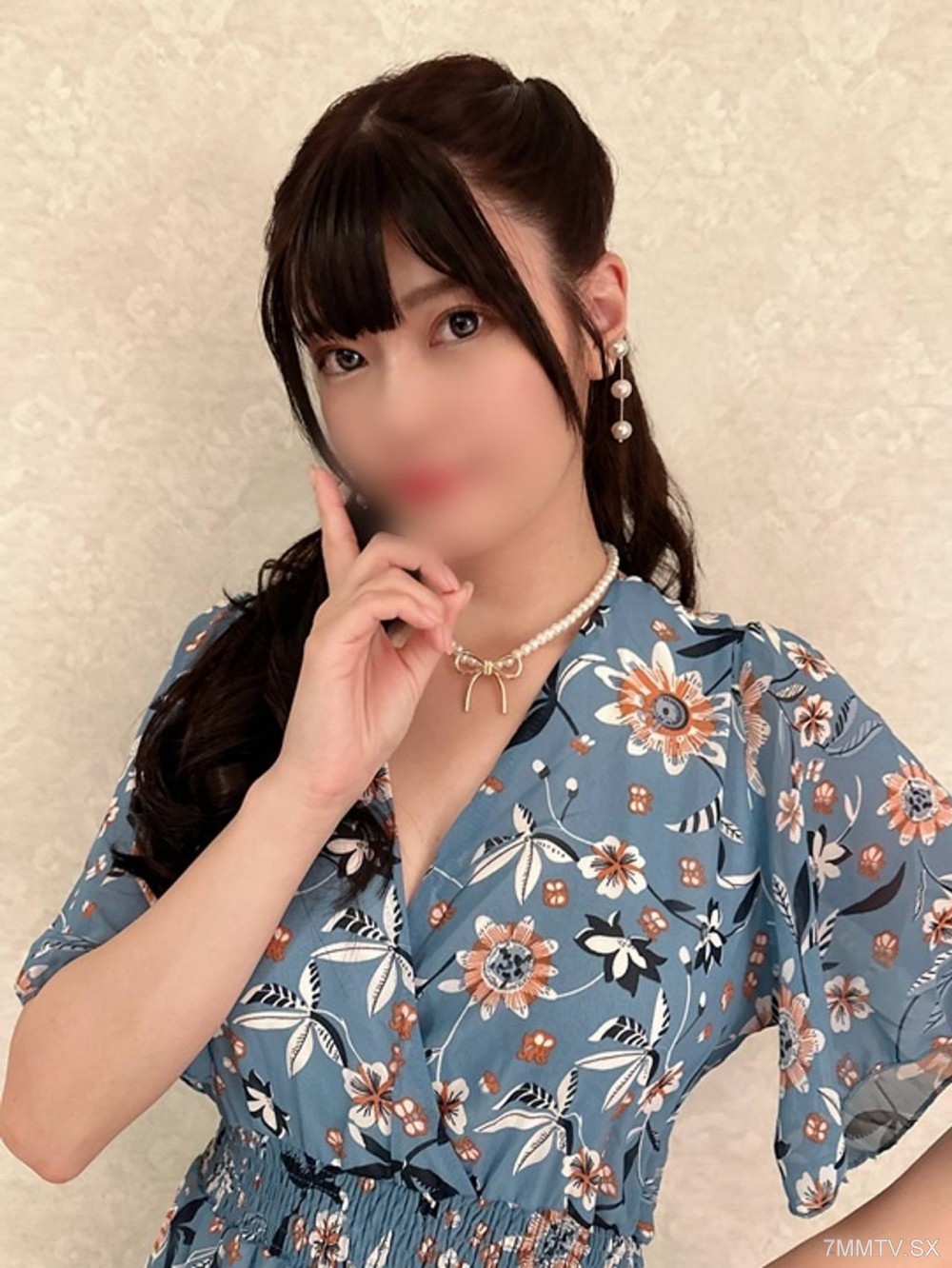 fc2-ppv 4564632 11/11まで【ポルチオ♥効くゥゥ♥】金持ちに嫁いだ元アイドルGカップ新妻 Hさん 旦那じゃ届かない膣奥を筋肉男２人で突きまくって*宮口直付け射精！中出しイキを知って目ん玉ぐるん昇天【マッスル個撮】 {